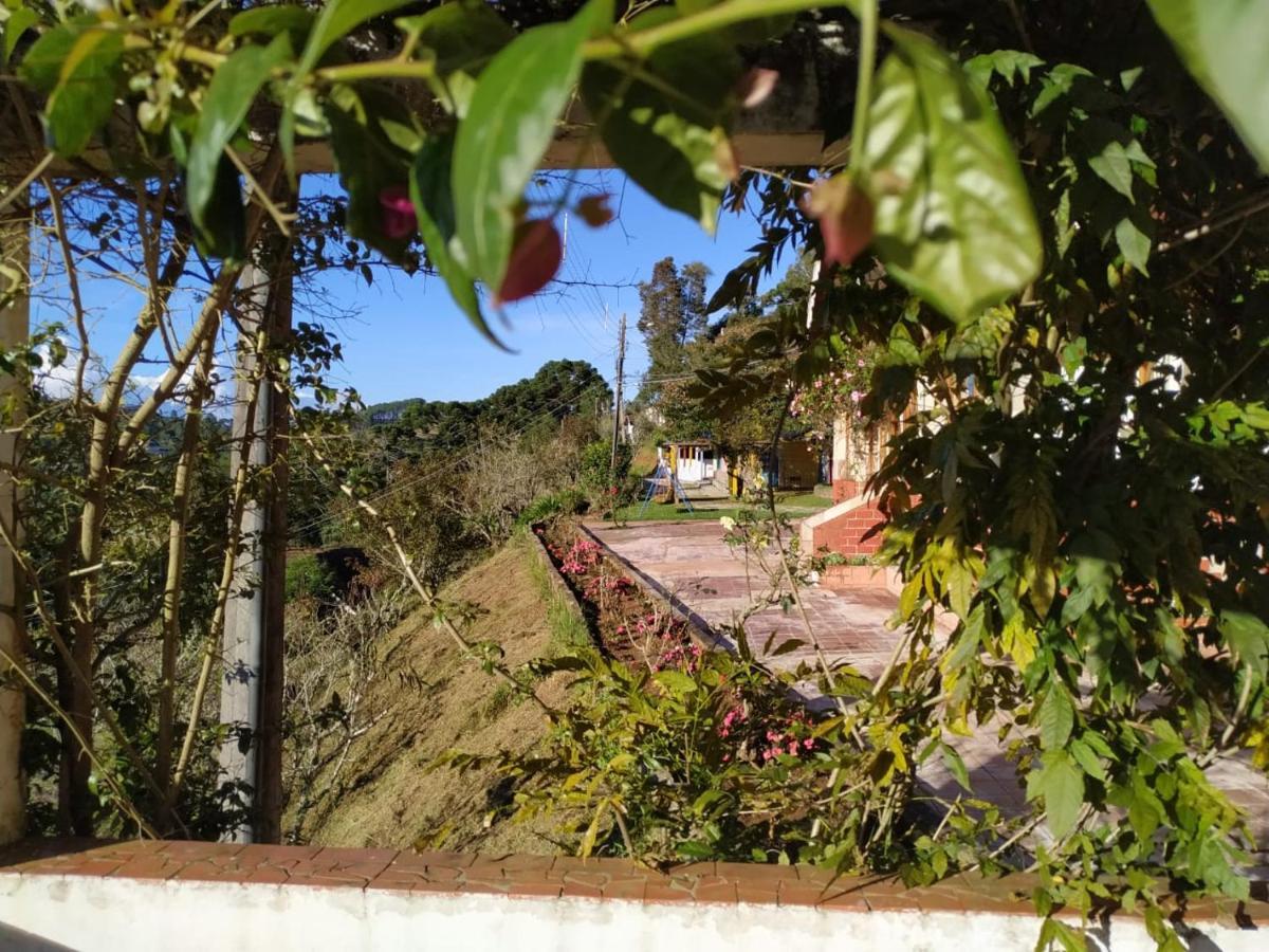 Hospedagem Shangrilá - Colônia SAA Campos do Jordão Esterno foto